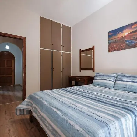 Olive Garden Apartment 1 *